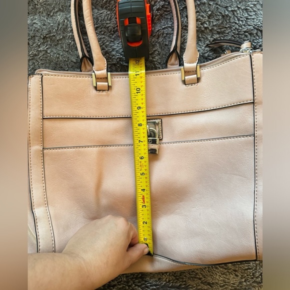 GUESS Tote Stye Handbag - Picture 3 of 16